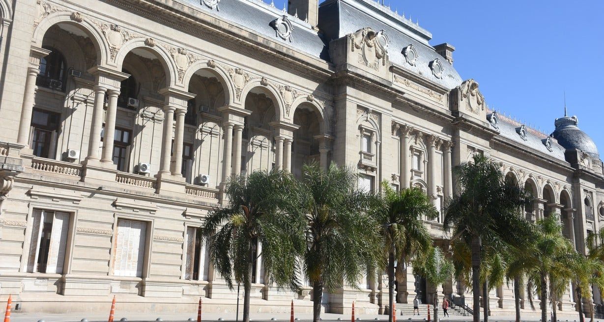 Casa de Gobierno será sede de la reunión con los gremios de empleados estatales desde las 8.30. Crédito: Luis Cetraro