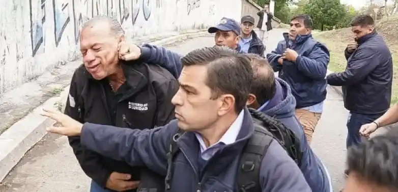 Berni fue a la protesta de choferes, lo golpearon y se lo llevó la Policía de la CABA