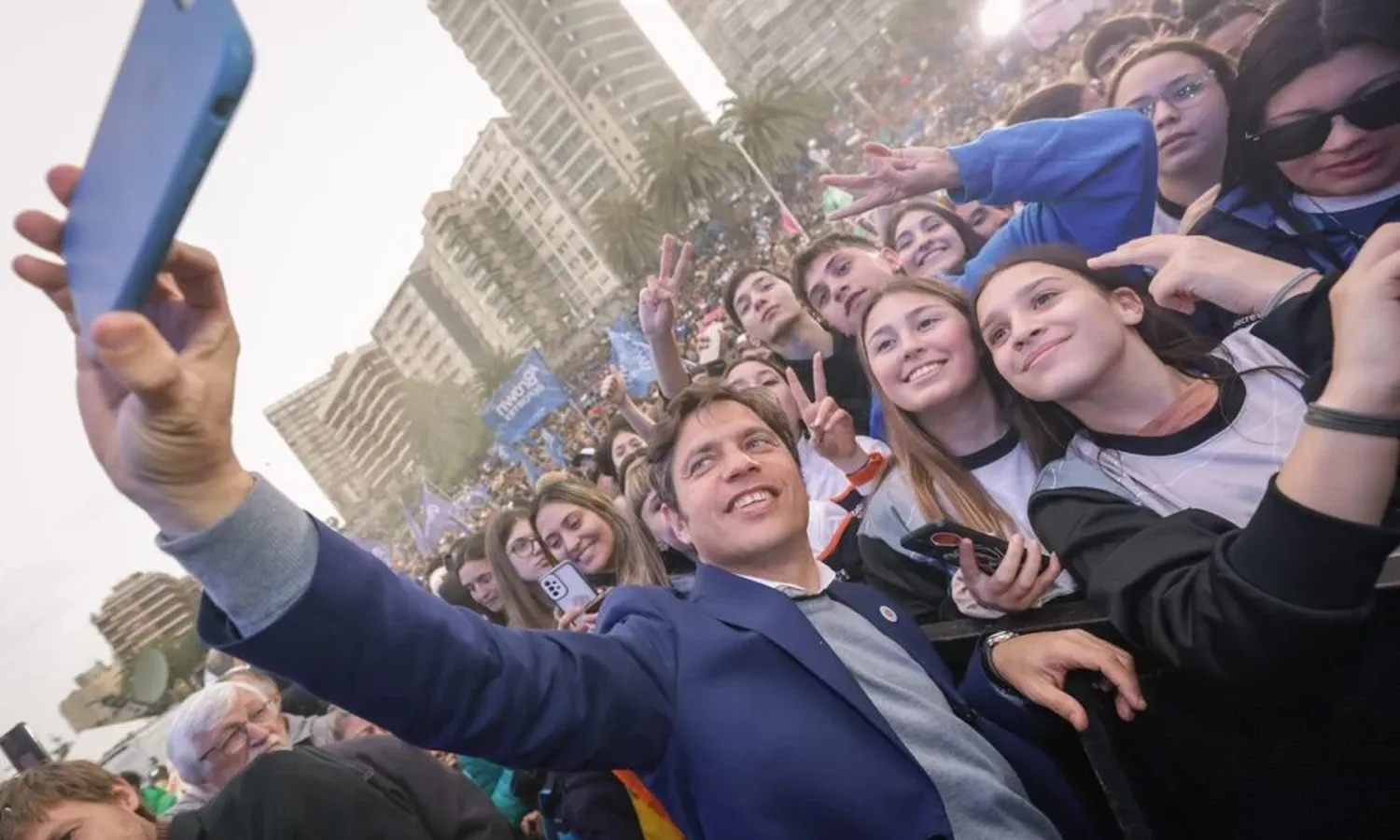 Más de 26 mil personas particparon del acto de inauguración.