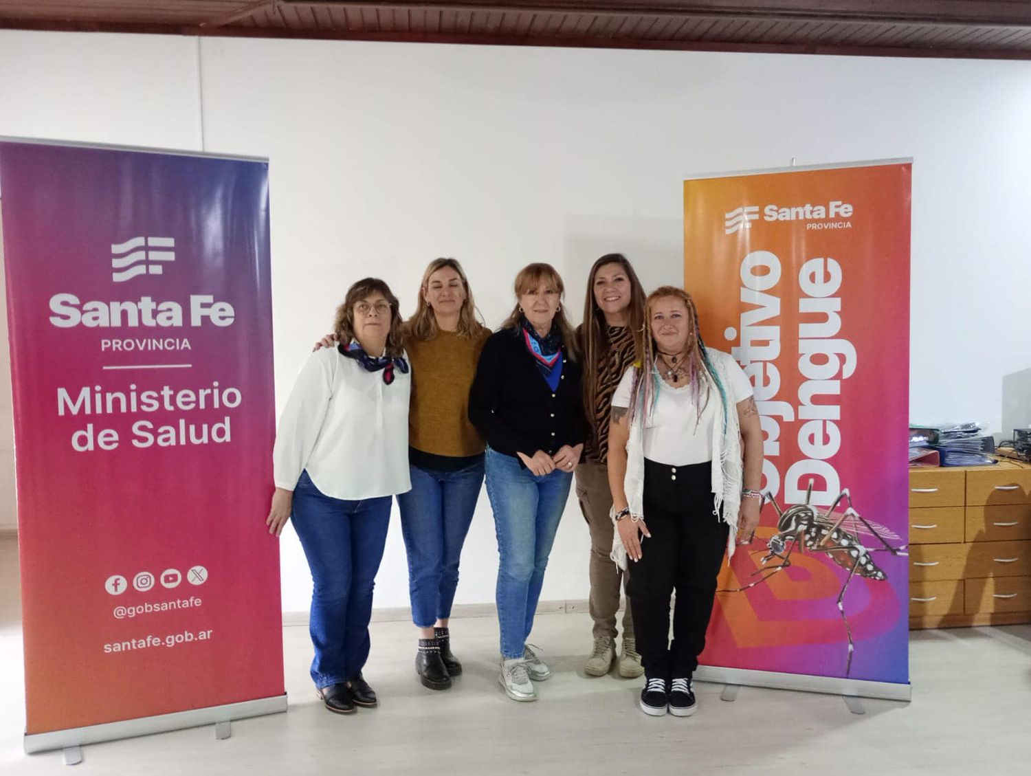 La presidenta comunal María Isabel Bosco (centro) junto al equipo de trabajo.