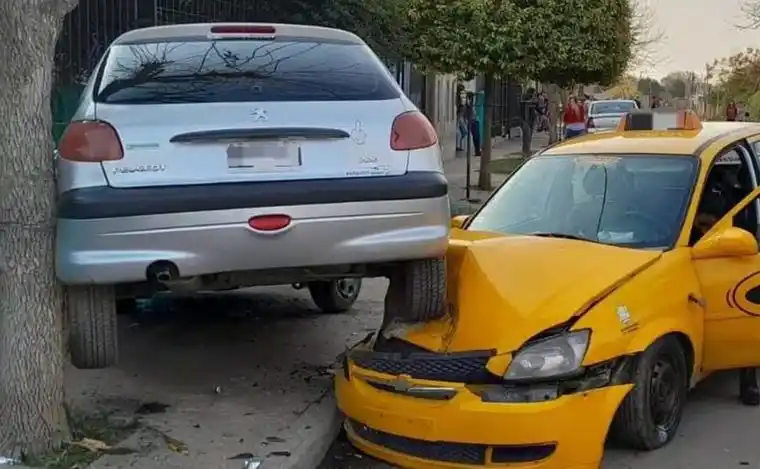 Así quedaron los vehículos tras el choque.