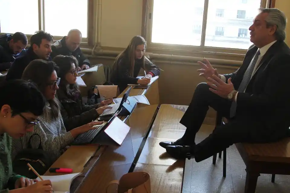 Alberto Fernández fue a la UBA a tomar examen a sus alumnos