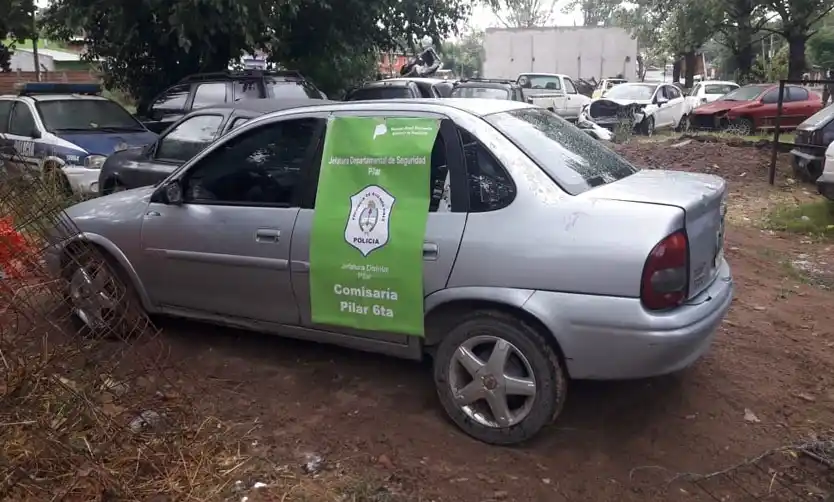 El auto en el que se movilizaban los detenidos.