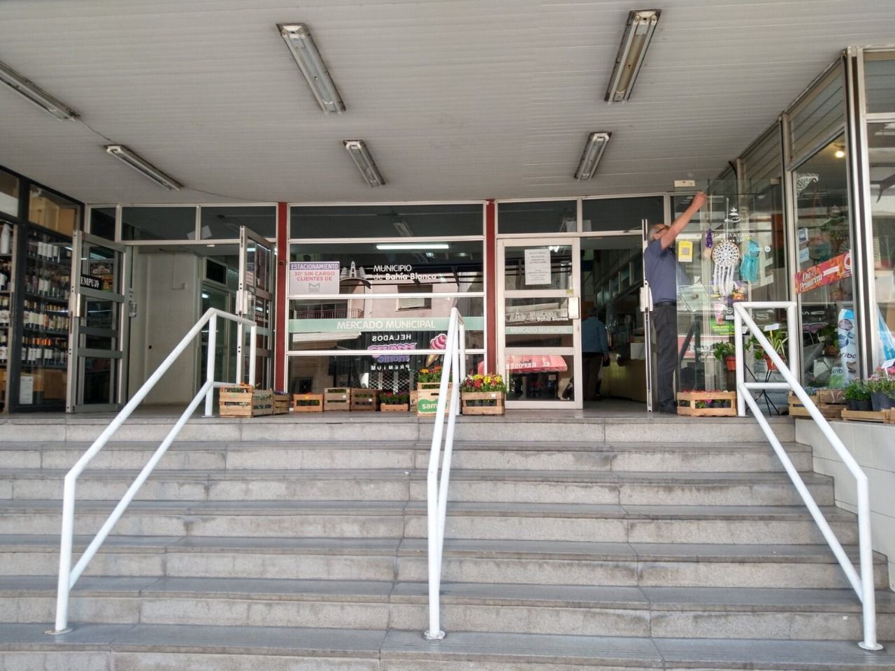 Cierre del Mercado Municipal de Bahía Blanca: A los puesteros les propusieron pagarle otro local por seis meses