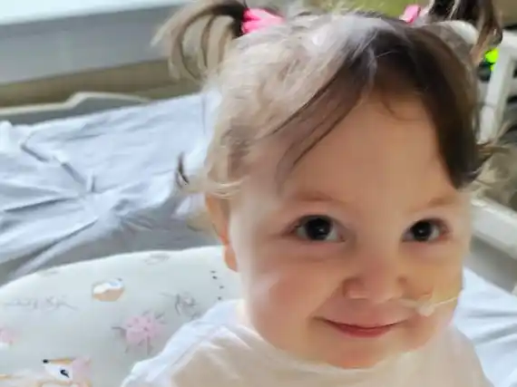 Inés celebra sus dos años comenzando una nueva vida fuera del hospital