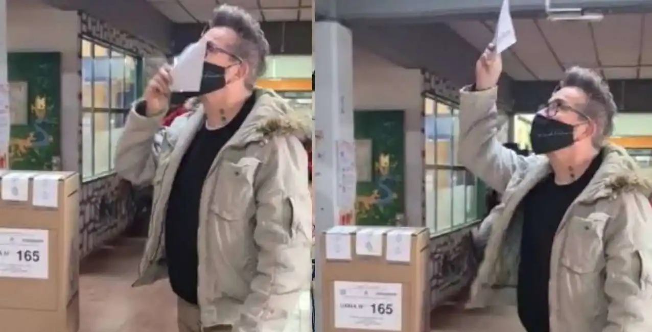 Guido Süller desafió los protocolos y besó el sobre antes de meterlo en la urna