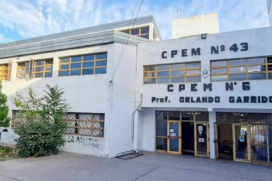 escuela Neuquén disparo
