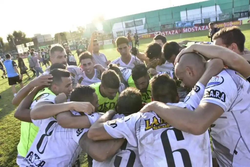 Barracas y Estudiantes, los primeros en ascender