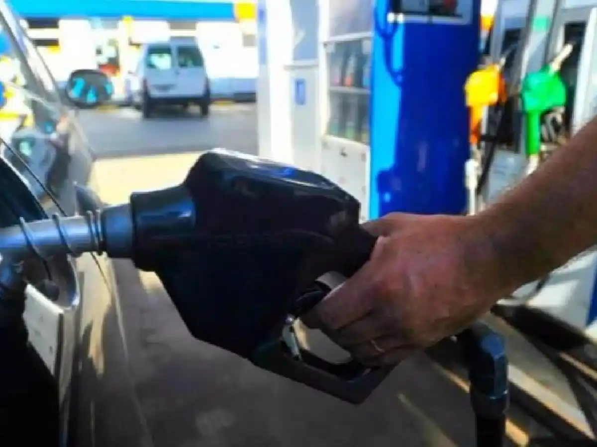Oficializaron el congelamiento del precio de combustibles por 90 días
