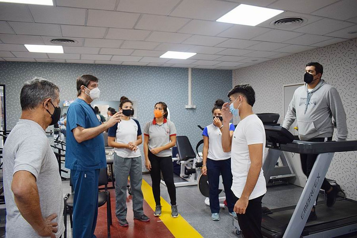 Estudiantes de Educación Física realizan 
rotaciones en el Gimnasio Terapéutico del HAC