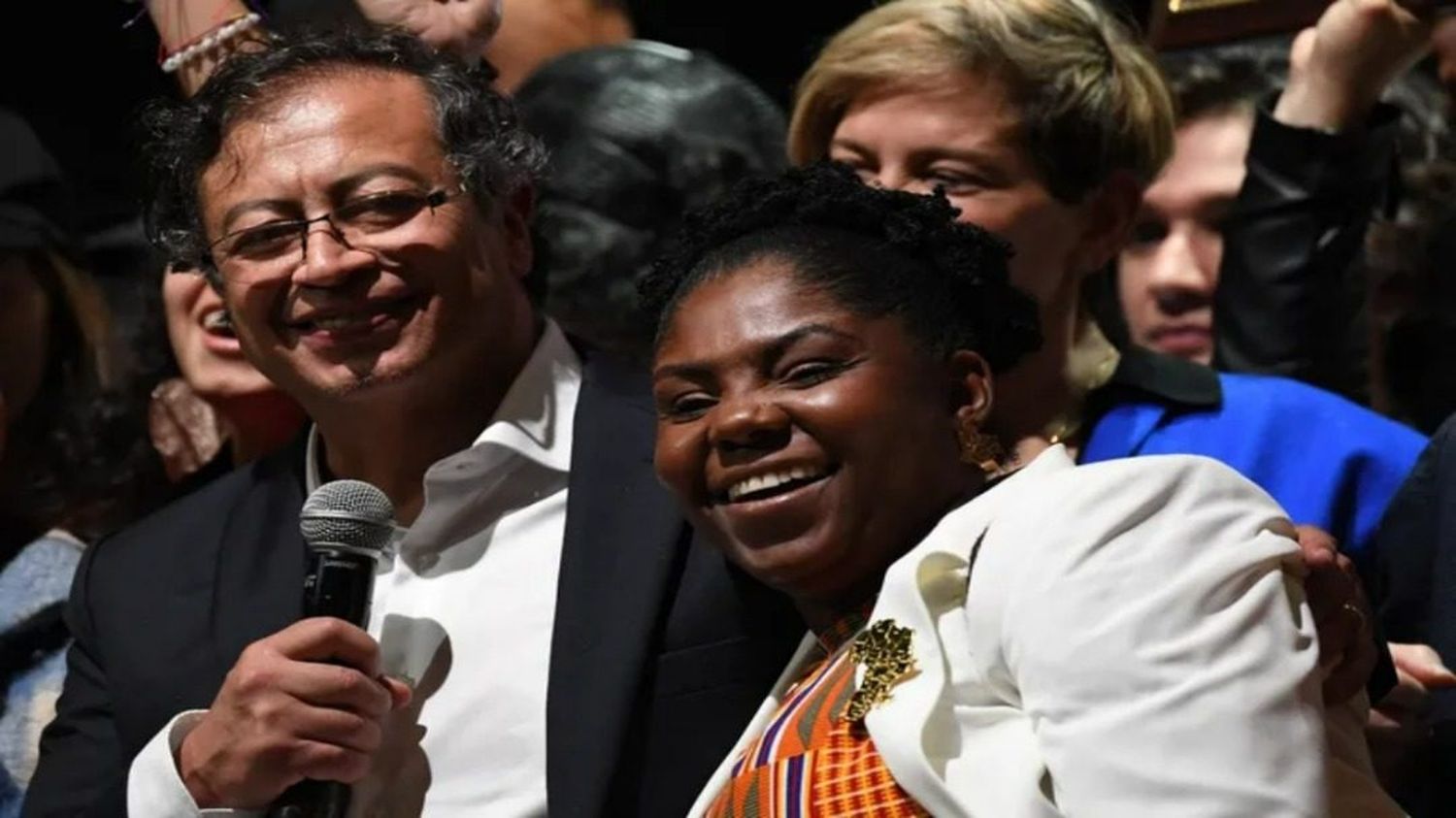 Aumenta la buena imagen del gobierno Petro; según encuestas de Invamer y el CNC