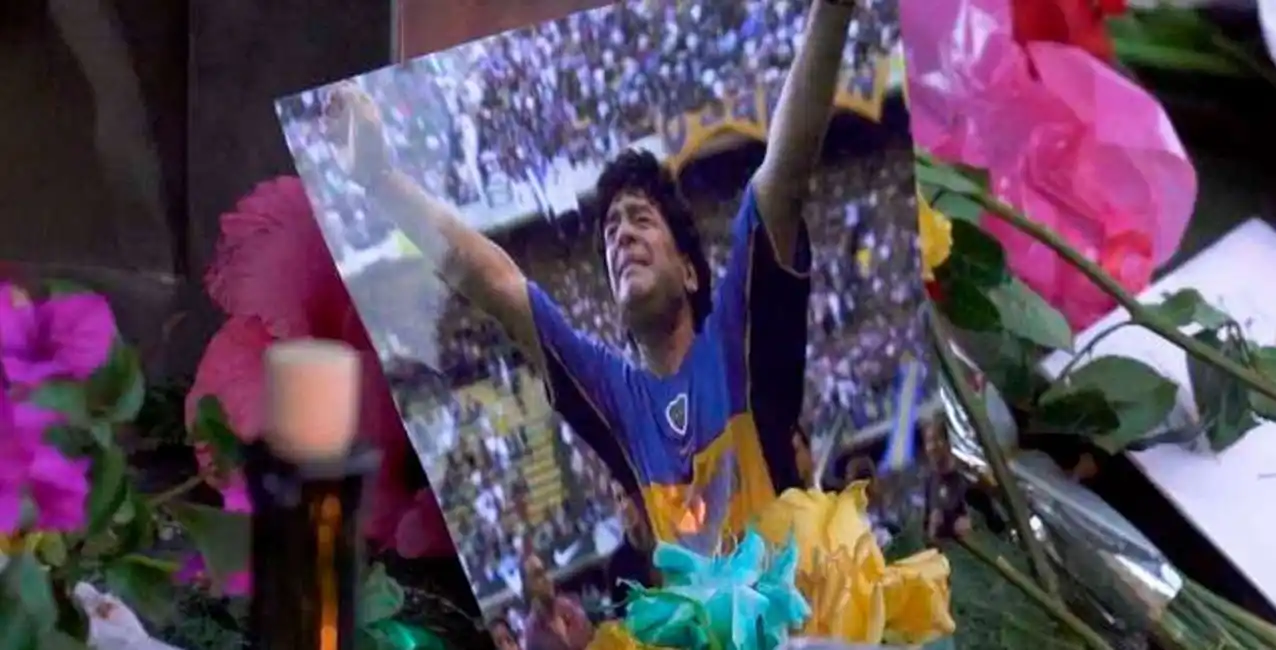 Denuncian abandono en la tumba de Diego Maradona