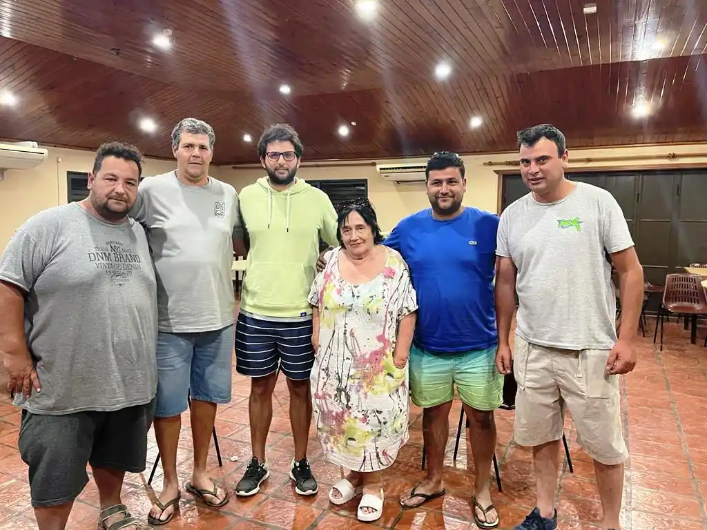 Final inesperado en el torneo de truco organizado por AVIC