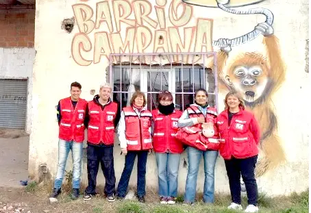 Cruz Roja. Voluntarios en el barrio Campana