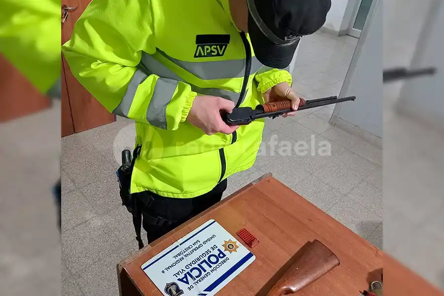 RP17: en un control de tránsito detectaron a un joven de 25 años llevando una carabina