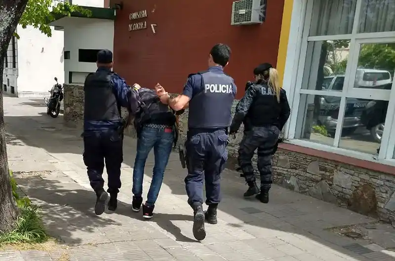Dos de los asaltantes tenían condenas pero seguían libres