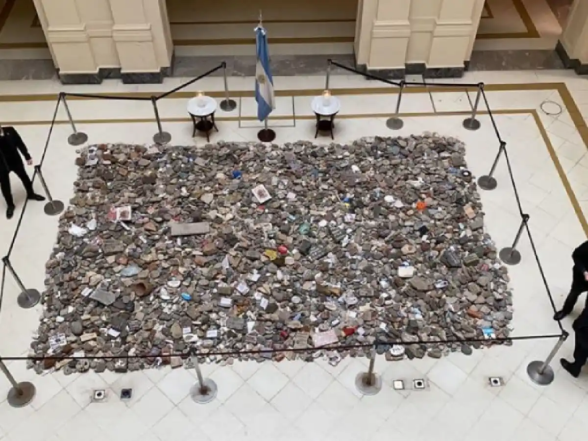 "Marcha de las piedras": el Gobierno puso en marcha la construcción de un espacio de memoria