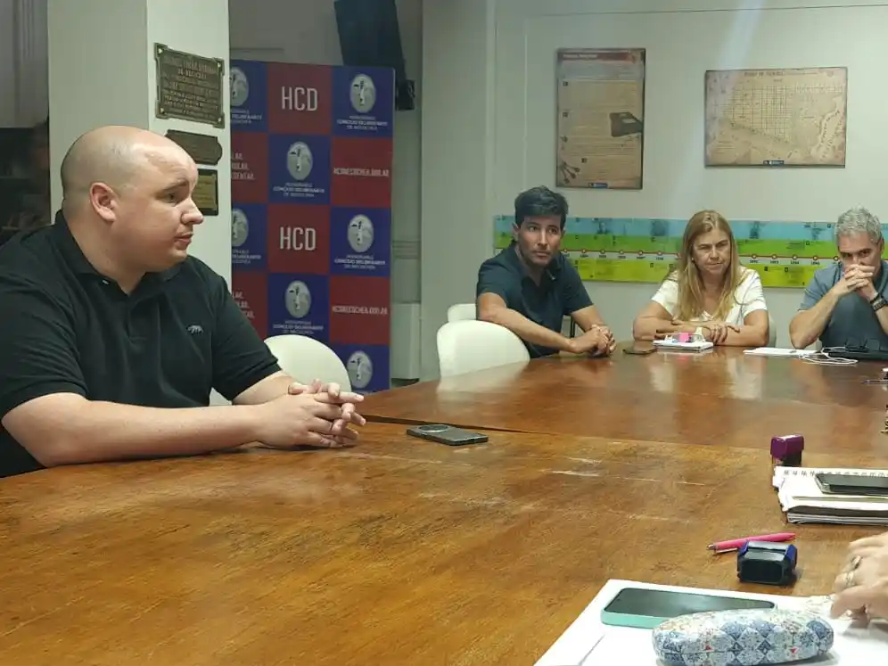 Concesiones. Julián Corro explicó el proyecto de Terminal de Ómnibus y tenencias precarias de concesiones