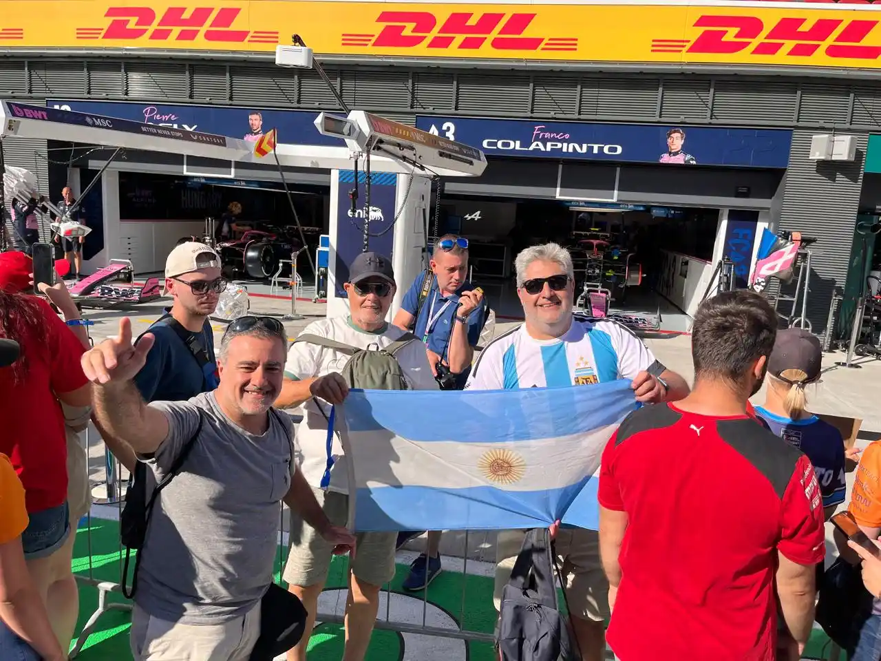 Junto a sus hijos Fernando y Hernán, Mario Armendaris recorrió el circuito de Hungaroring.