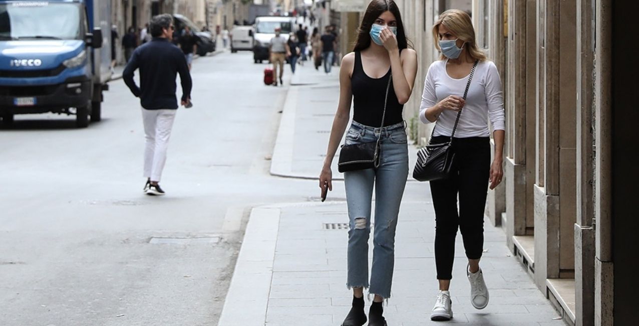 Italia planea aplicar la tercera dosis de vacuna a toda la población