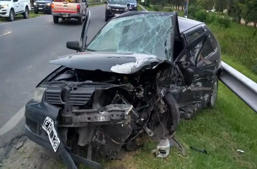 Murió un rosarino de 27 años y otro resultó herido en un impactante choque en Funes