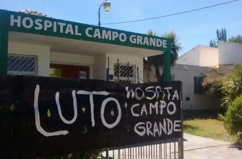 Balearon en la cara a un médico que salía de la puerta de un hospital