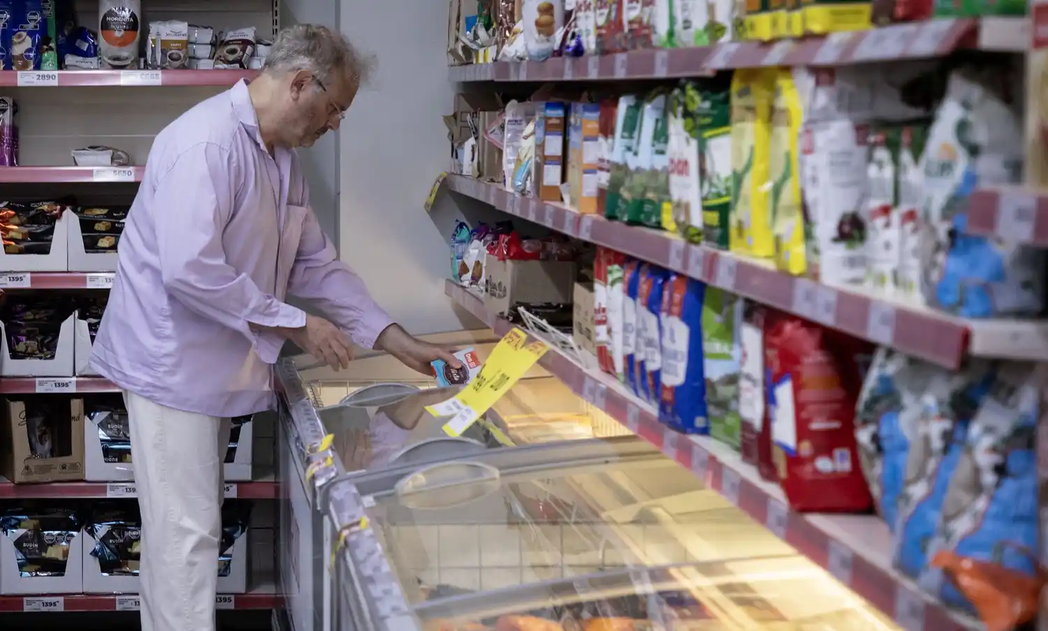 Cada vez más argentinos se financian con la tarjeta, sobre todo después de mitad de mes