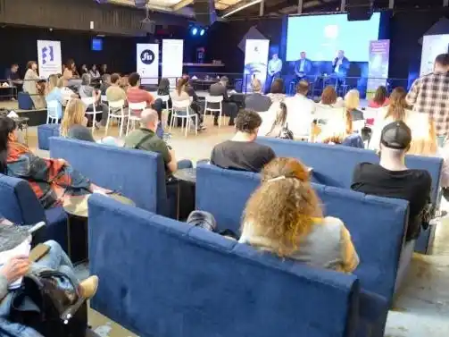 La capacitación tiene como objetivo fortalecer la competitividad de las pymes locales mediante una formación integral en comercio exterior