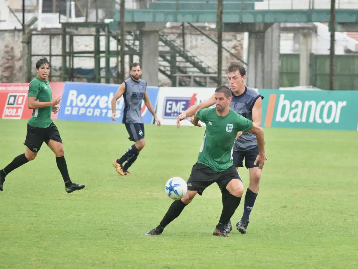 Goleó bajo la lluvia