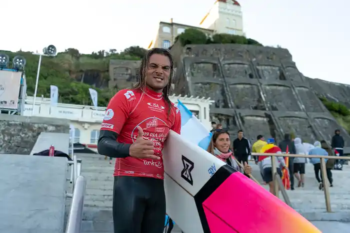 Martín Pérez con toda la fuerza para entrar en escenar. Foto Sean Evans (ISA)