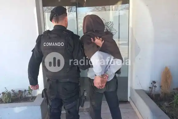 Joven entró a un domicilio y huyó: fue aprehendido con objetos robados 