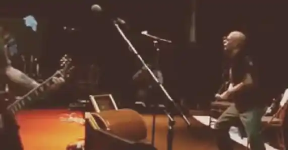 Histórico: El video de un ensayo del Indio haciendo dos tema de Los Redondos