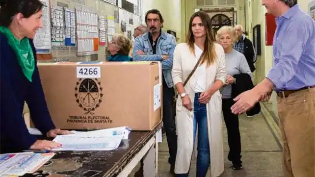 Elecciones 2019: La Justicia instó a autoridades de mesa a que no usen pañuelos verdes o celestes en las PASO