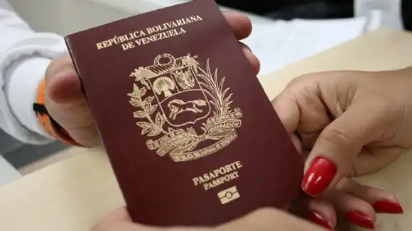 ¡A PESAR DE LA ELIMINACIÓN DEL PETRO! El pasaporte venezolano sigue costando $200