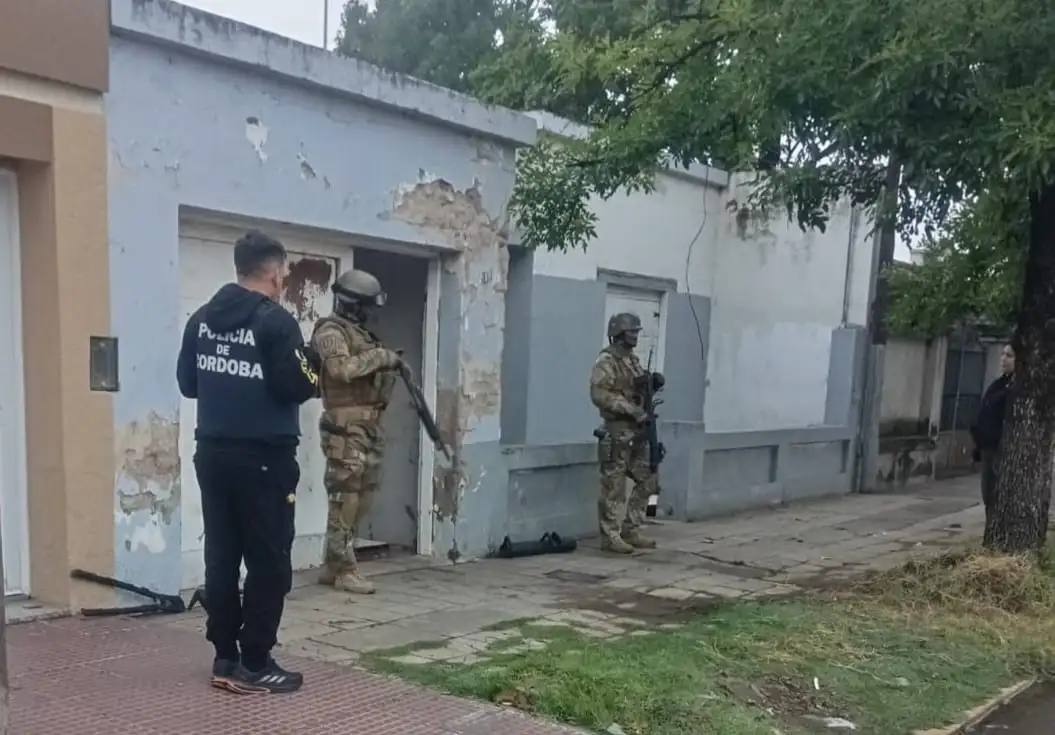 Allanamiento y detención en una casa de Caseros al 300.