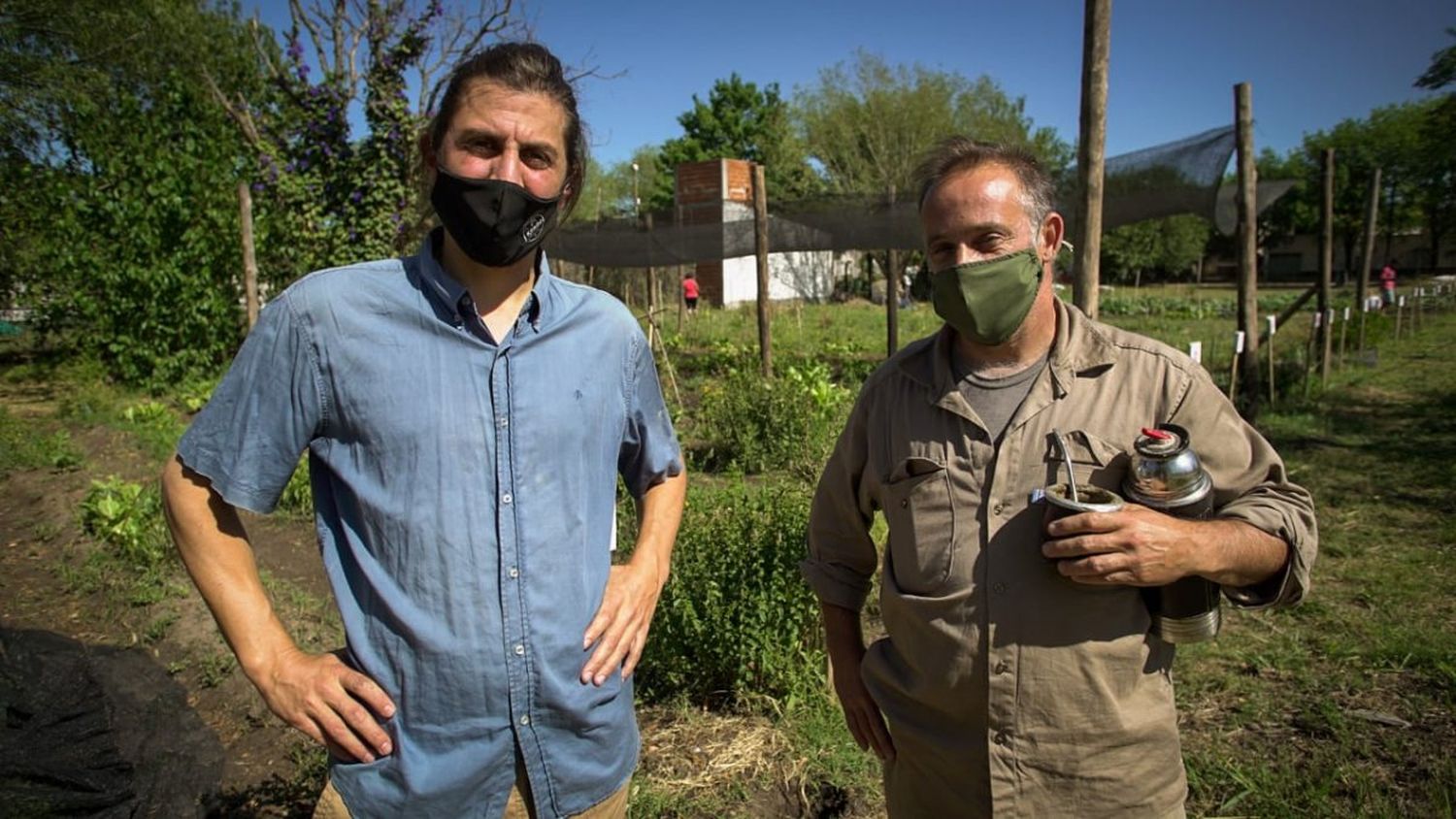 Diego es coordinador de la Casa Redes; Martín, huertero y capacitador 