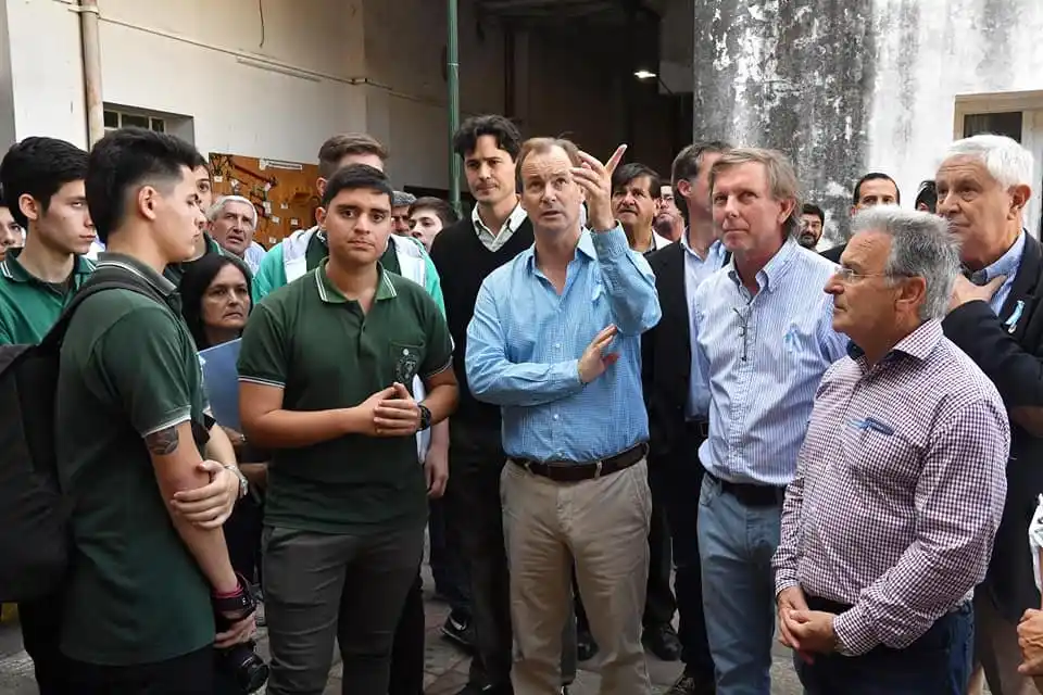 En mayo de 2019, el gobernador visitó la EET N° 2 y prometió apoyo para las obras del edificio escolar.