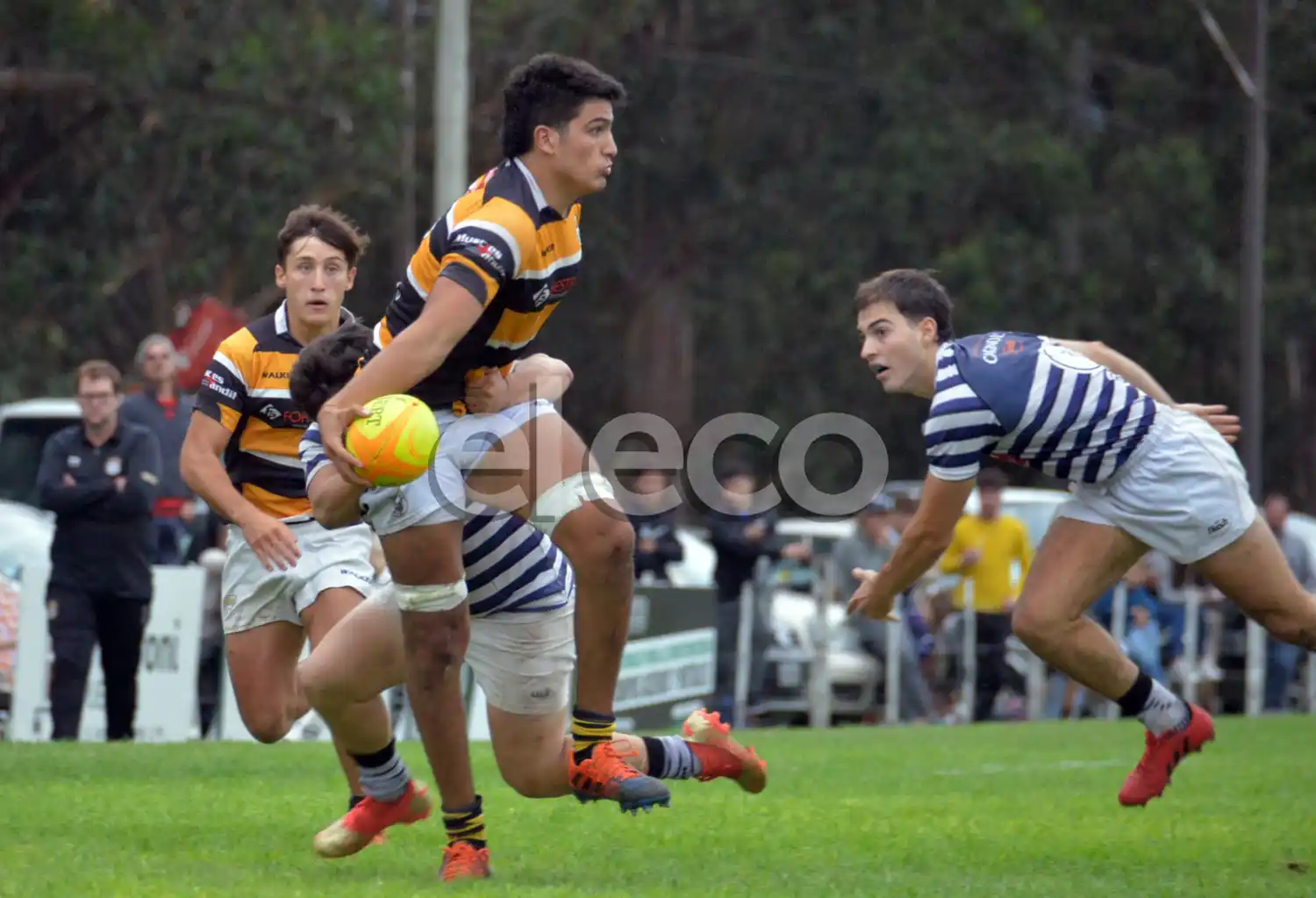Uncas juega en su cancha y Los 50 va a Mar del Plata.