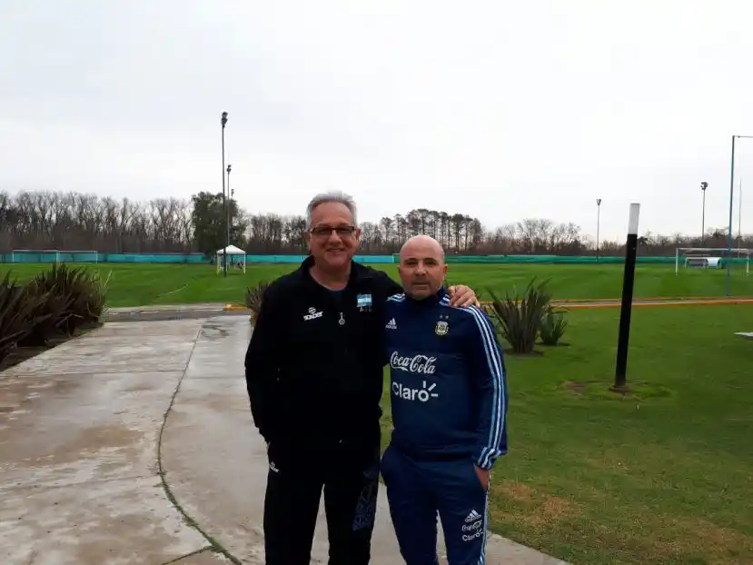 Julio Velasco visitó a Sampaoli en el predio de Ezeiza