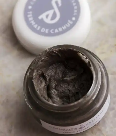 Cosmética bonaerense a base de cerveza negra, olivo y fango