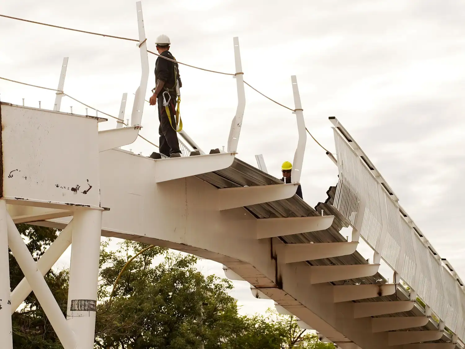 Bulevarización de 9 de Julio: concluyó el hormigonado del puente peatonal y bicisenda en altura
