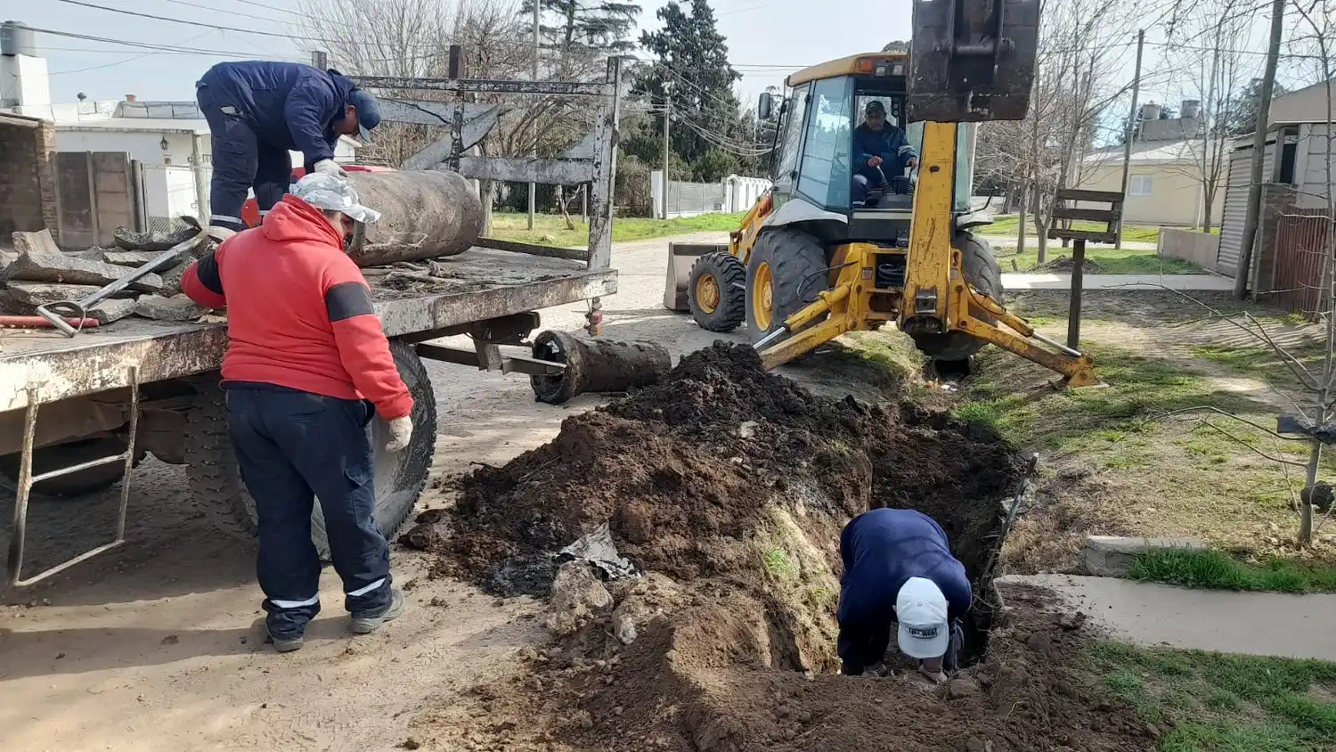 Trabajos de desagües en distintos barrios de la ciudad.