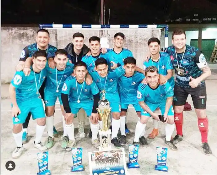 La ola celeste invadió  el gimnasio de la escuela Técnica
