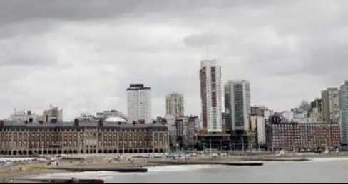 Un miércoles gris y con lluvias aisladas antes de la mejoría