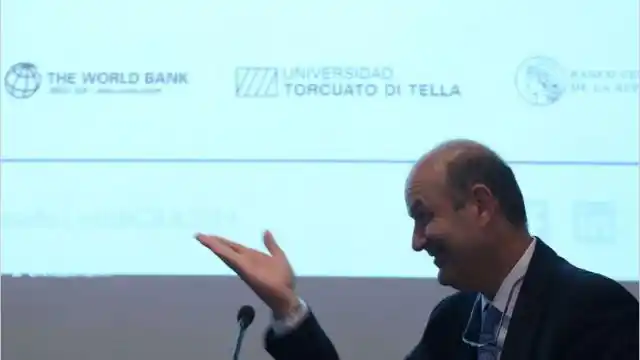 Sturzenegger, a los bancos: "Van a tener que rediseñar sus planes de negocios"