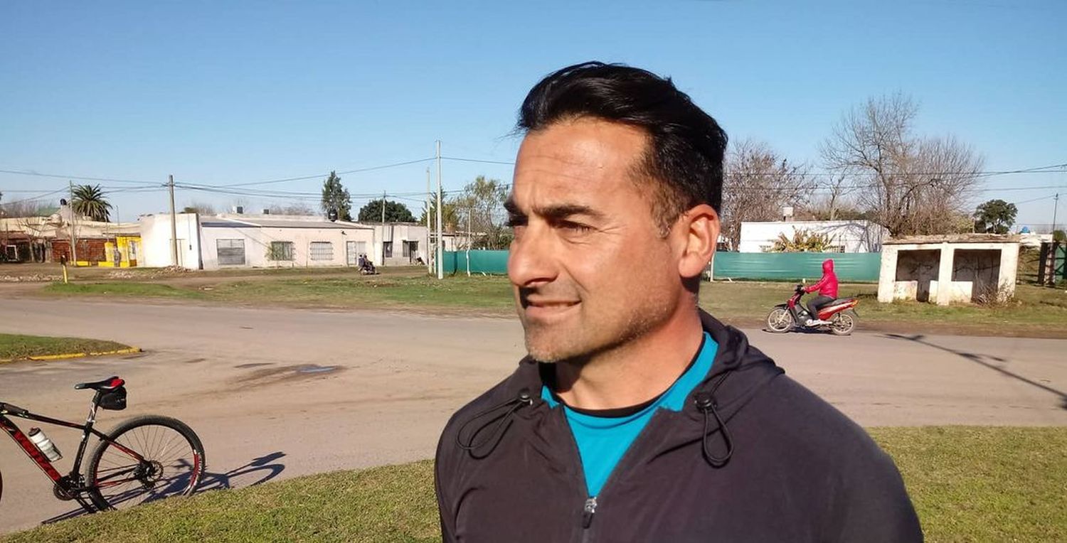 Hugo Marcó y el equipo de fútbol Senior que irá a Mendoza