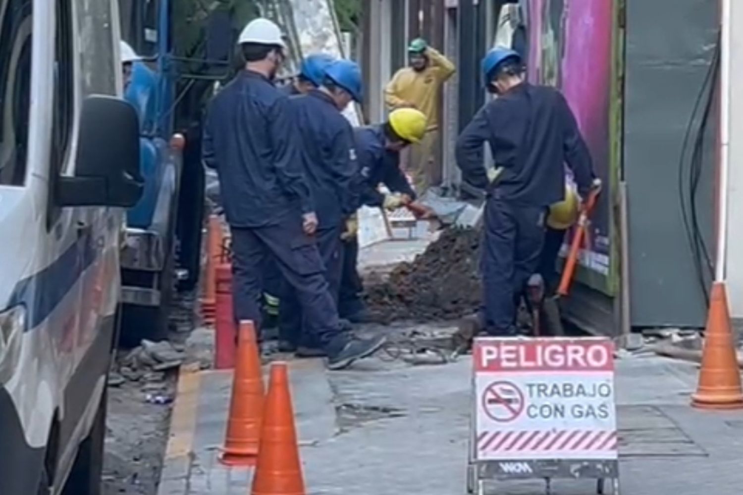 Una excavadora provocó una fuga de gas en el centro y hubo un corte de tránsito