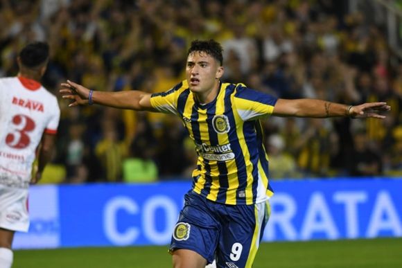 Alejo Véliz llegó al país de cara a su regreso a Rosario Central