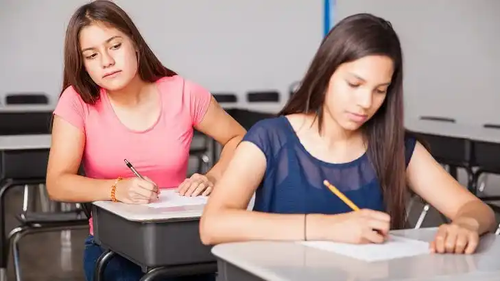 Copiarse en el aula: ¿travesura, síntoma o ensayo de adultez?