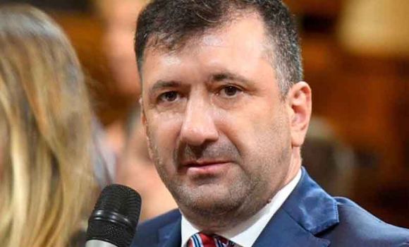 Edgardo Kueider dejó de figurar como senador en la web oficial del Senado de la Nación